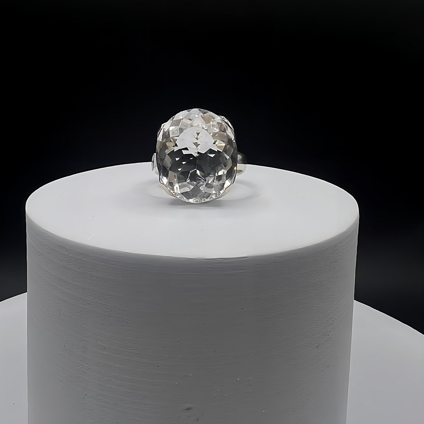 Anello in Argento 925 e quarzo varietà cristallo di rocca.