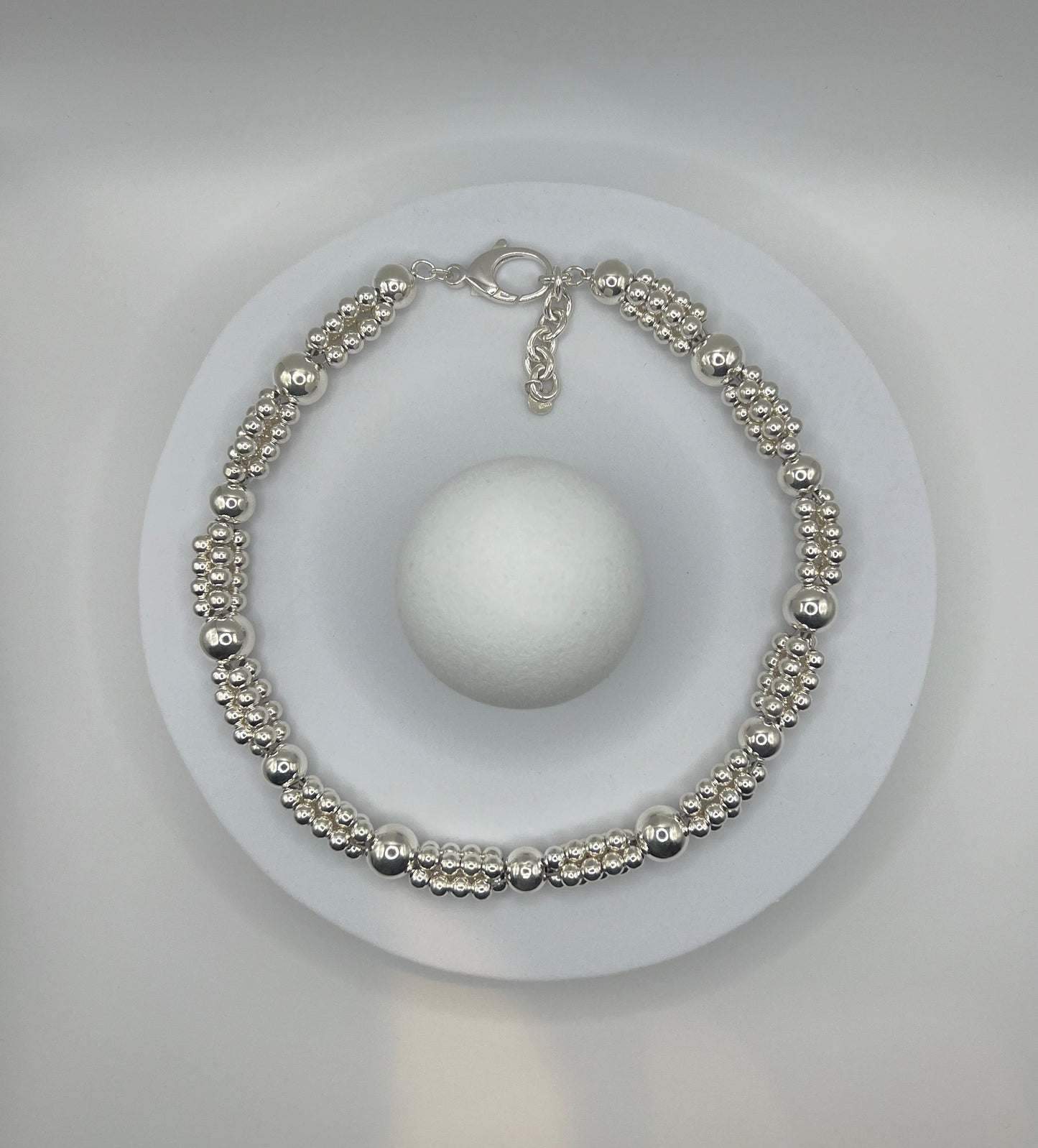 Collana girocollo, creata con sfere in Argento 925.