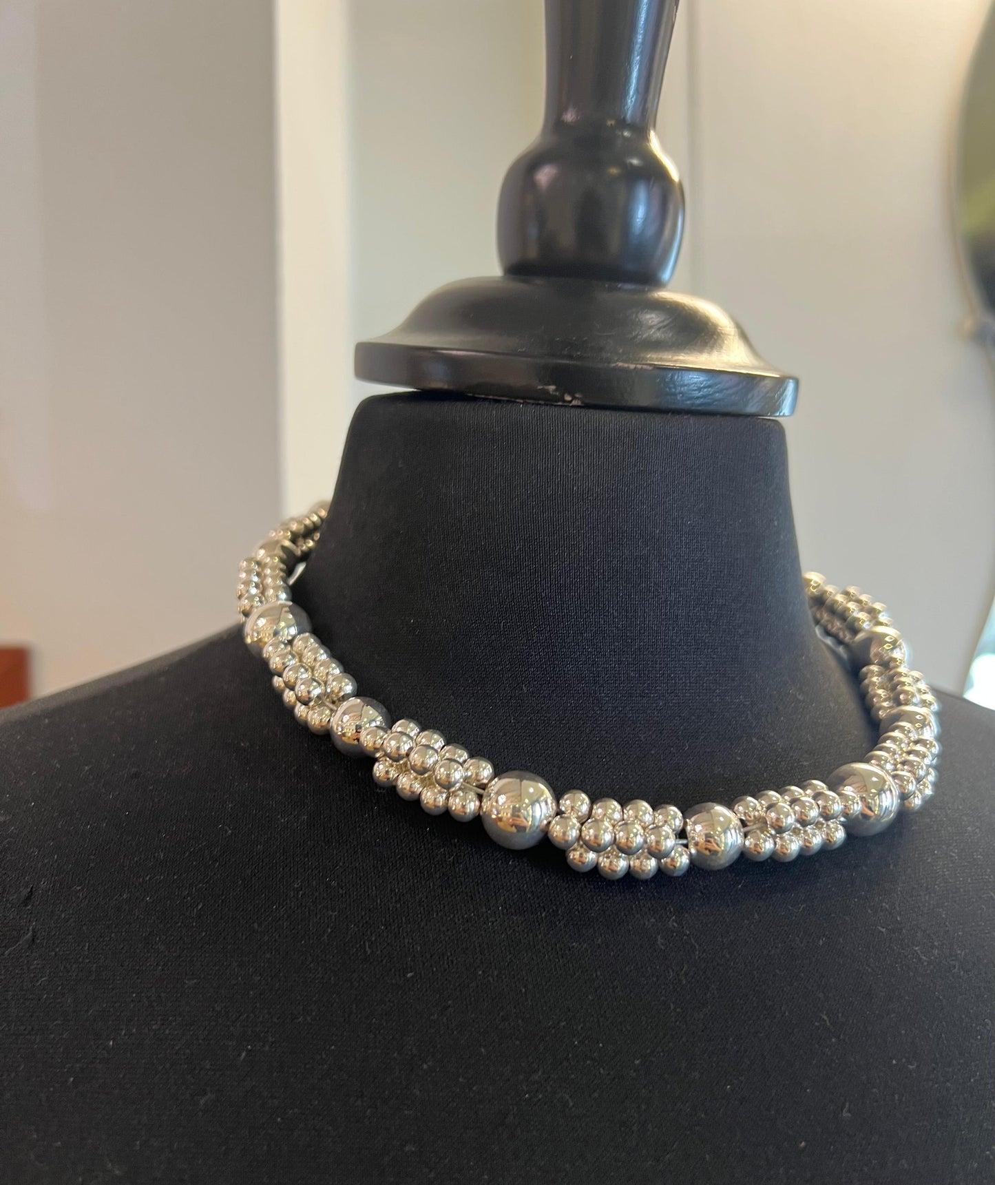 Collana girocollo, creata con sfere in Argento 925.