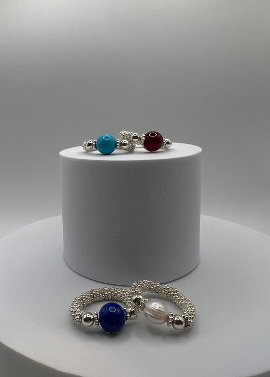 Anelli montati con eleastico in Argento 925 e pietre dure.