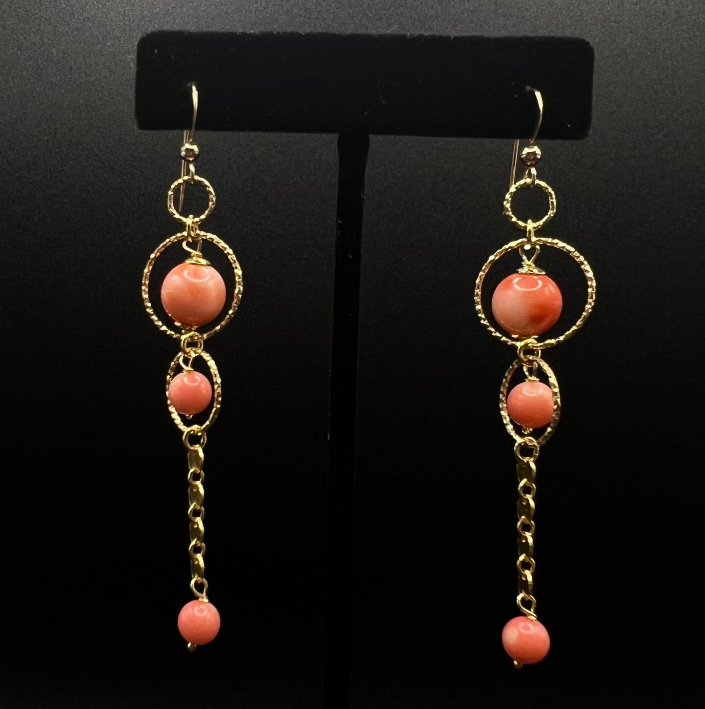 Orecchino in Argento 925 dorato e corallo.  Lavorazione artigianale